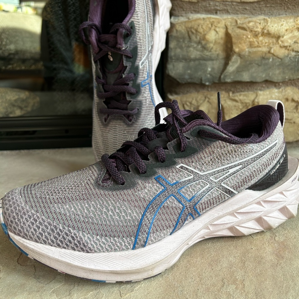 ASICS Novablast 2 - SIZE 8